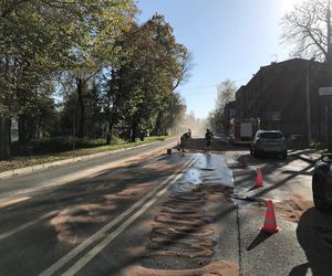 Na drogę wylało się paliwo. Gigantyczne utrudnienia w Rudzie Śląskiej