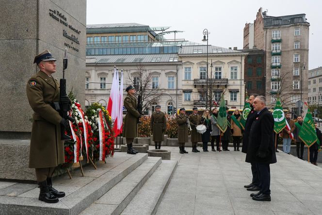 Prezydent złożył wieńce przed pomnikiem