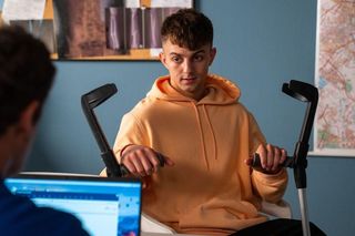 Barwy szczęścia odc. 3076. Mirek (Oliwier Kozłowski), lekarz ortopeda Karol Czubak (Jan Wieczorkowski)