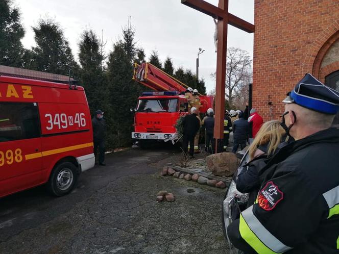 Koledzy ze straży pożegnali Martę z OSP Markusy. Ciężko było powstrzymać łzy [ZDJĘCIA]