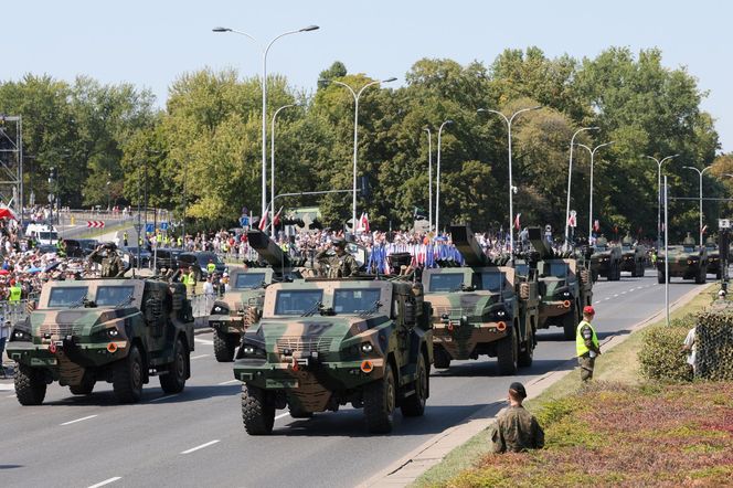 Defilada wojskowa 15 sierpnia w Warszawie