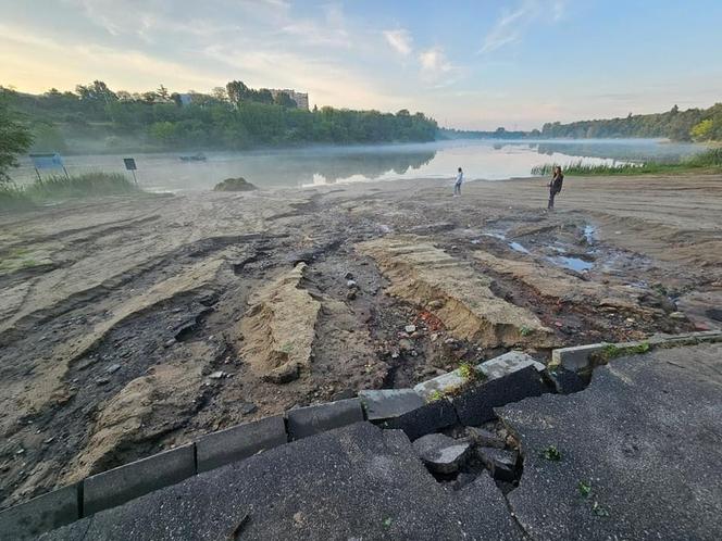 Kilkaset interwencji strażaków po nawałnicach. IMGW ostrzega przed kolejnymi burzami