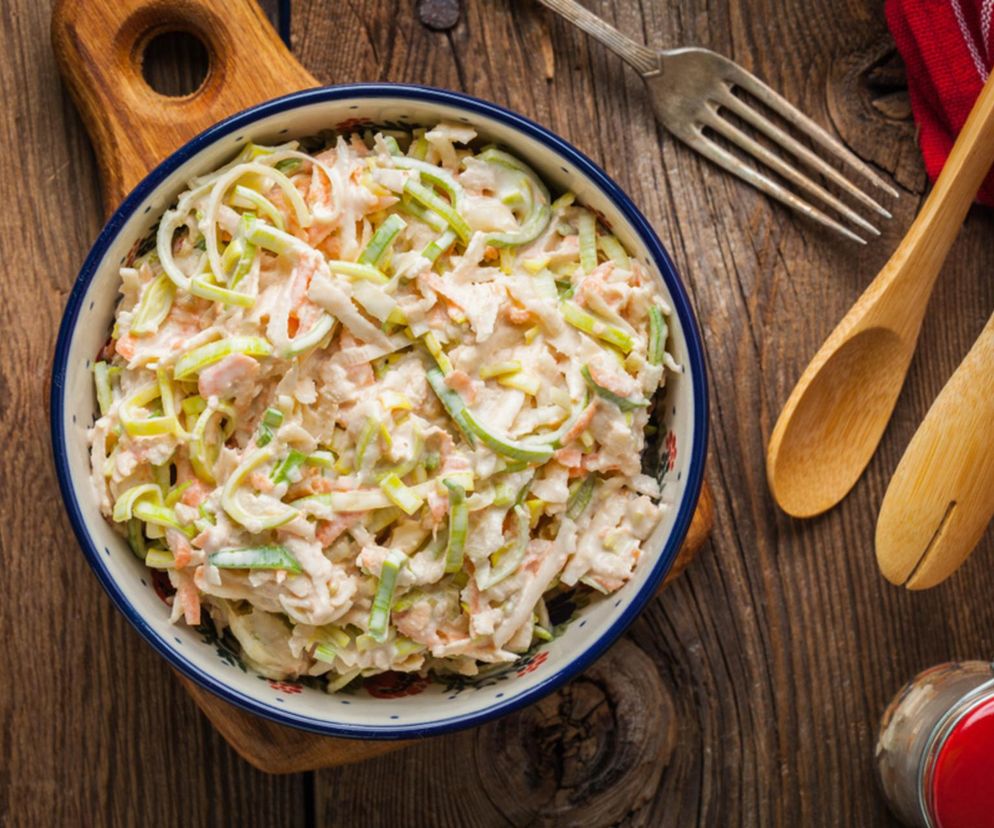 Ten jeden składnik odmieni twoją surówkę z pora. Pasuje do każdego dania