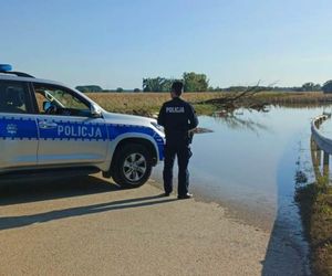 Policjani z Nowego Sącza pojechali w miejsca zalane przez powdódź na Dolnym Śląsku 