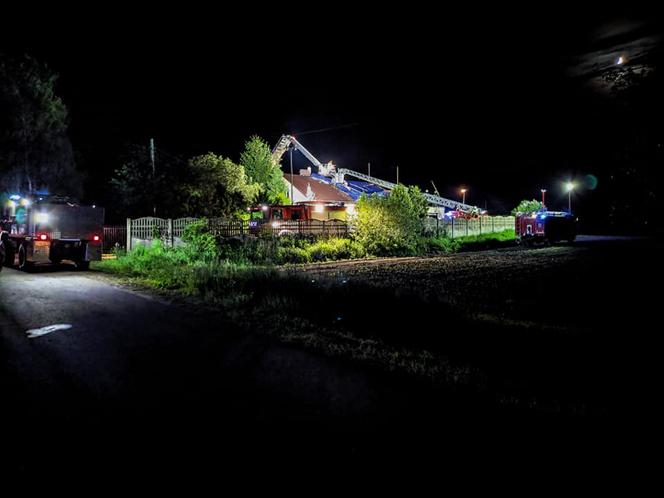 Pożar domu w Turznie koło Torunia. W środku była kobieta i dzieci!