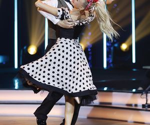 Maurycy Popiel w Tańcu z Gwiazdami. Partneruje mu Sara Janicka