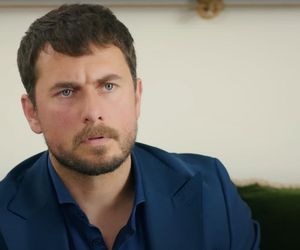 Ege śledzi Melis i dla zmyłki proponuje jej natychmiastowy ślub.