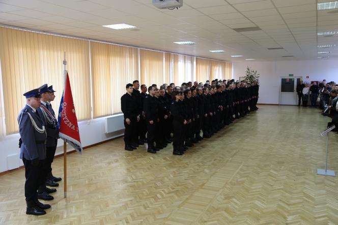 Ślubowanie policjantów w Bydgoszczy. Nasz region zasili 69 nowych funkcjonariuszy! [ZDJĘCIA]