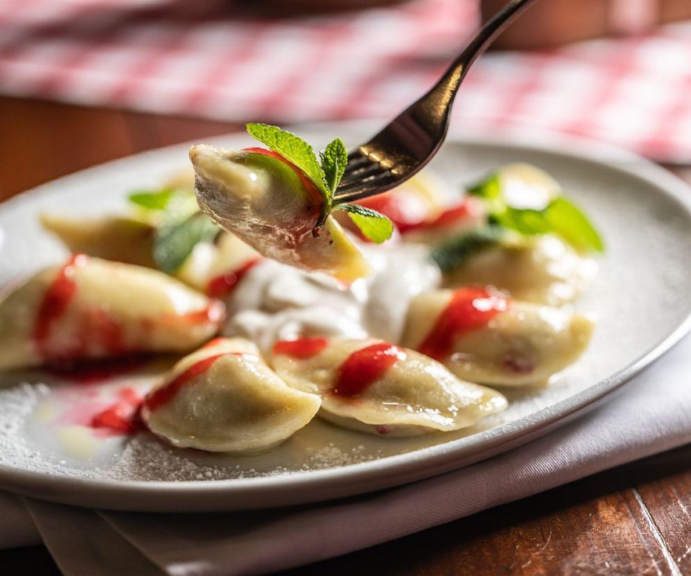 Zapomnij o wiśniach i jagodach. Najlepsze pierogi na słodko zrobisz z tymi pysznymi owocami