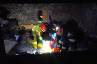 Dramatyczna akcja ratunkowa na Pradze. Leżał pod stertą połamanych mebli i starych kołder