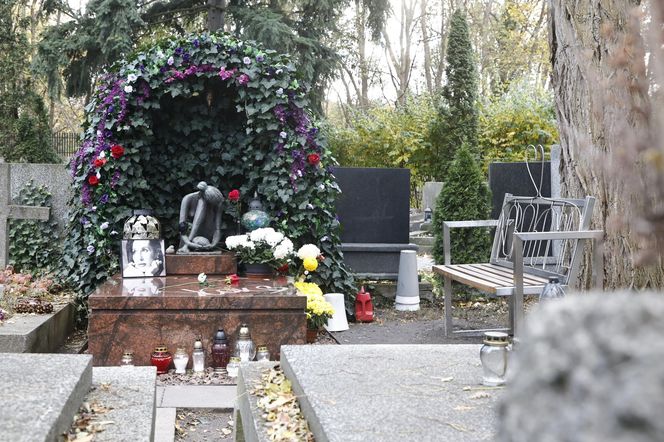 Przy grobie Kory czuwają najbliżsi