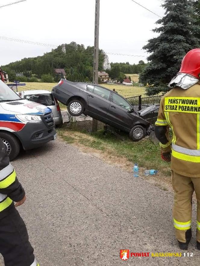 Dwa groźne wypadku w powiecie krakowskim! Trzy osoby trafiły do szpitala [ZDJĘCIA]