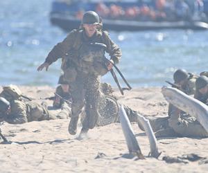 Turyści usłyszeli strzały, a czołgi wjechały na plaże. Zobaczcie zdjęcia z finałowej inscenizacji „Lądowanie na plaży”!