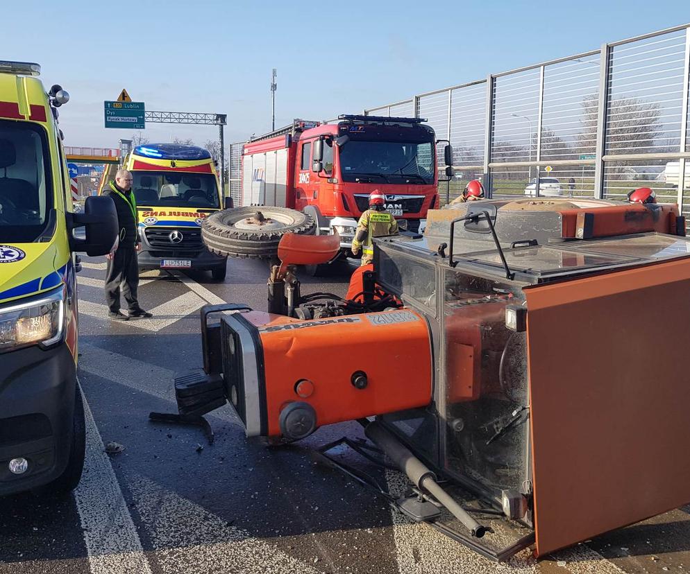 Tragedia w Elizówce. Kierowca ciągnika rolniczego wypadł na jezdnię, jego życia nie udało się uratować