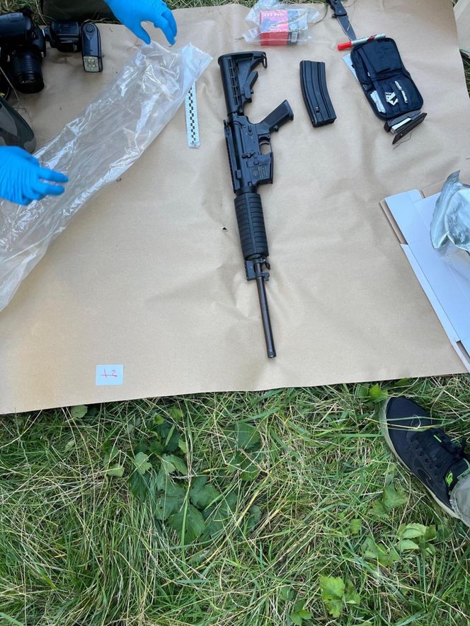 Gigantyczna plantacja konopi zlikwidowana. Policja zabezpieczyła marihuanę, kokainę, broń i amunicję