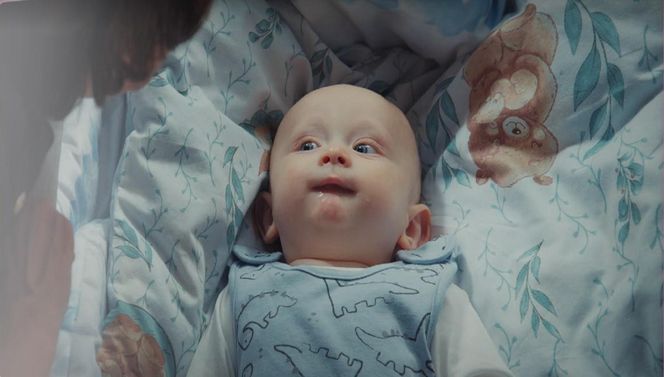 M jak miłość, odc. 1878. Antoś (Mark Myronenko), Marysia (Małgorzata Pieńkowska)