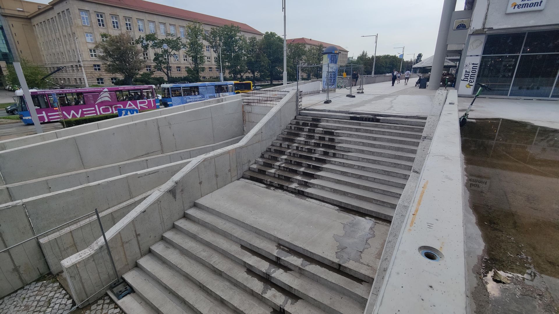 Remont esplanady przy Sedesowcach we Wrocławiu