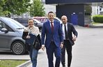 Wielkie wejście Trzaskowskiego do TVP. Zdjęcia uchwyciły każdy krok