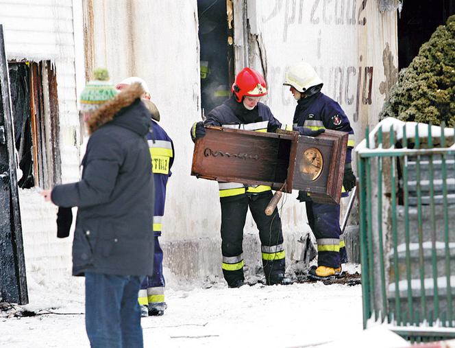 Zwłoki w sklepie meblowym