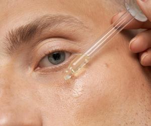 Przepis na idealną skórę to olej z pestek popularnego drzewa. Przedłuży młodość i ukoi podrażnienia