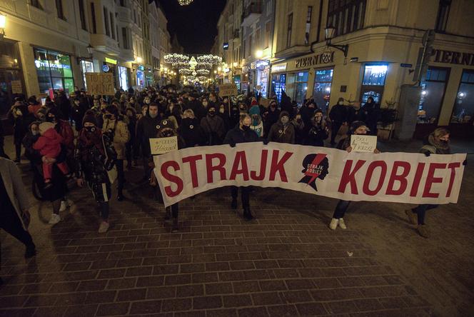 Strajk kobiet w Toruniu - 27-28.01.2021 - zdjęcia z protestów