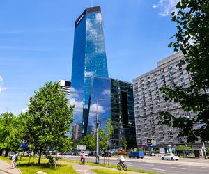 Znany deweloper zapłacił 77 mln zł za... parking między blokami. Co planuje?