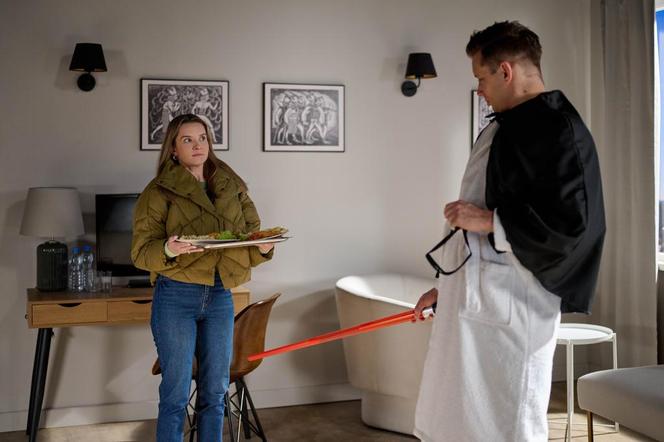 Na Wspólnej odc. 3779: Kasia (Julia Chatys), Darek Żbik (Michał Mikołajczak)