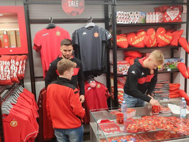 Widzew zorganizował spotkanie kibiców z piłkarzami. Zobacz, ilu fanów przyszło poznać swoich idoli 