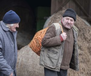 Gienek i Sławek zwany Jastrzębiem - bohaterowie serialu Rolnicy. Podlasie