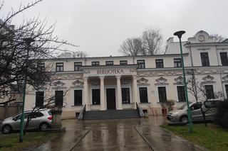 Budynek Miejskiej Biblioteki Publicznej przy ul. Piłsudskiego przeszedł remont frontowej elewacji
