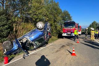 Szokujący popis kierowcy zalanego w trupa. Po dachowaniu chcą go deportować