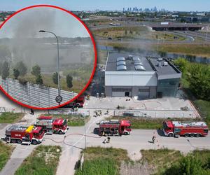 Kolejny pożar hali pod Warszawą. Z nowego budynku zaczął buchać dym i ogień