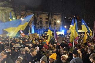 Ulicami Warszawy ruszą tłumy. Manifestujący pod ambasadami i Sejmem, będą utrudnienia