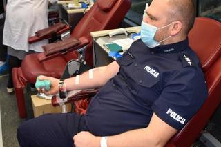 Policjanci z Torunia oddali krew i pomogli potrzebującym