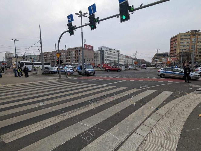 Wjechał samochodem w grupę pieszych. Przerażający wypadek na placu Rodła