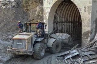 Himalajski lodowiec spadł na tamę w Indiach 