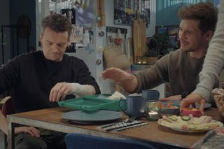 M jak miłość odc. 1865. Jakub Karski (Krzysztof Kwiatkowski), Marcin (Mikołaj Roznerski)