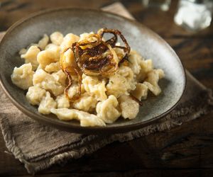 Jak zrobić kluski kładzione? Sprawdzony przepis na proste kluski obiadowe