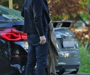 Andrzej Chyra smyra i całuje