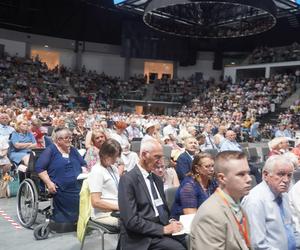 Kongres Świadków Jehowy w Olsztynie. W hali Urania chrzest przyjęli nowi członkowie [ZDJĘCIA]