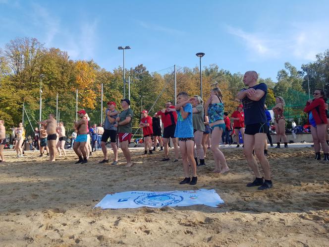 „Kąpiący się zimą Olsztyn” zainaugurowali sezon zimowych kąpieli