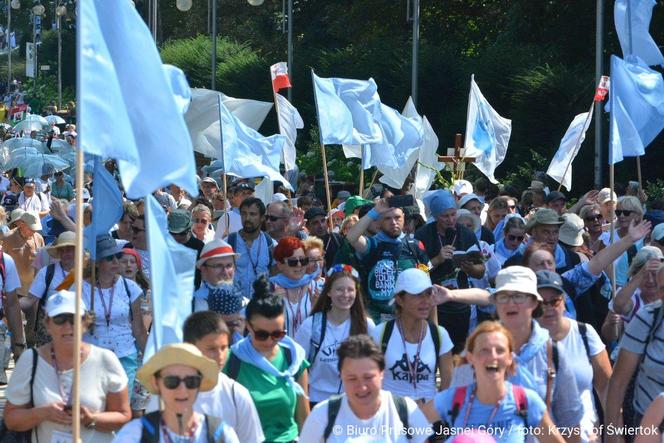 II szczyt pielgrzymkowy na Jasną Górę. Więcej pątników niż w zeszłym roku