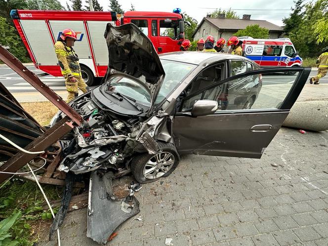 Rozjechał autem ludzi na przystanku! Pilna akcja w Wawrze, są ranni!