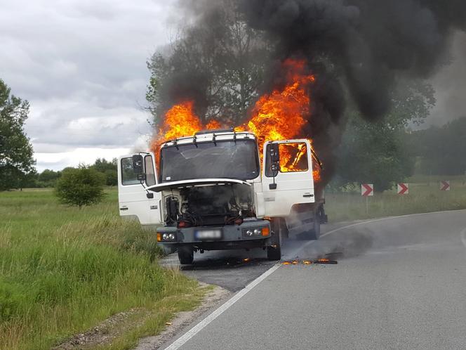 Ciężarówka w płomieniach