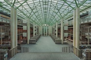 Biblioteka Uniwersytecka w Warszawie szuka wolontariuszy. Sztuczna inteligencja nie radzi sobie z dawnym pismem