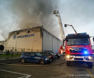 Pożar akumulatorowni na poddaszu zakładu przetwórstwa drobiu w Kawle
