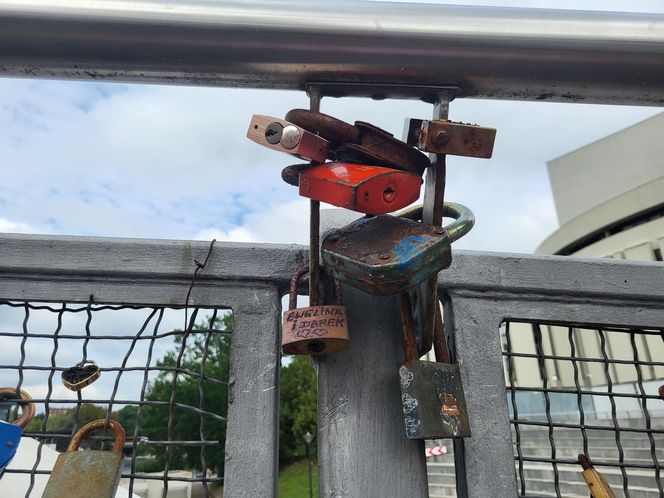 Miłość na kłódkę. Tu zakochani zostawiają symbol swoich uczuć!