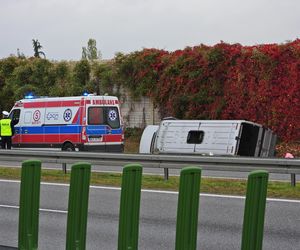 Wypadek busa na S7 pod Grójcem. 11 osób rannych, w akcji śmigłowiec LPR