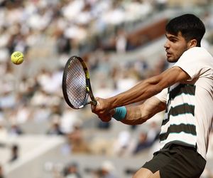 Niesamowity finał Roland Garros. Trzy piłki meczowe zmarnowane przez Jannika Sinnera, wielkie odrodzenie Carlosa Alcaraza!