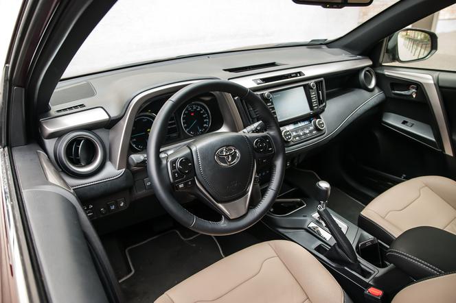 Toyota Safety Sense – co to za systemy, jak działają w Toyocie RAV4 Hybrid